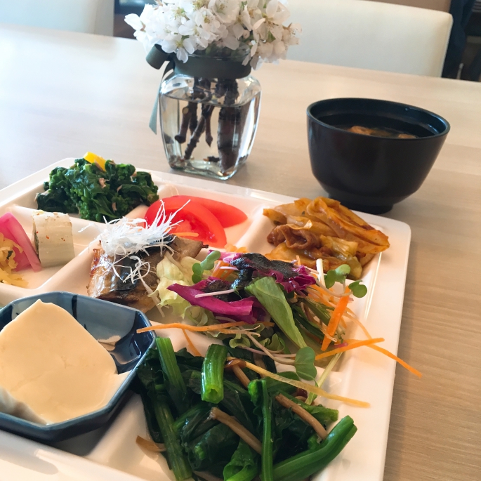 運動後のランチは定食屋さんで！　画像1